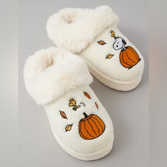 AE Fall Peanuts Snoopy Slippers American Eagle Womens Size 9 BRAND NEW SHIPS NOW - Picture 4 of 4